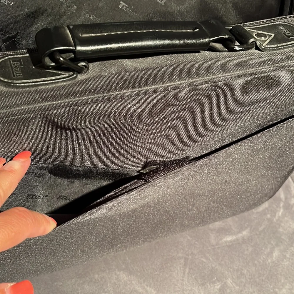 Targus Laptop Bag Classic Slim Briefcase Messenger Bag,Foam Padded Laptop Case